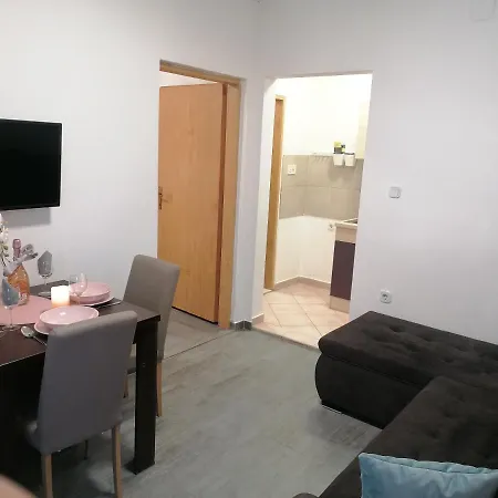 Apartments Njivice 아파트 니바이스