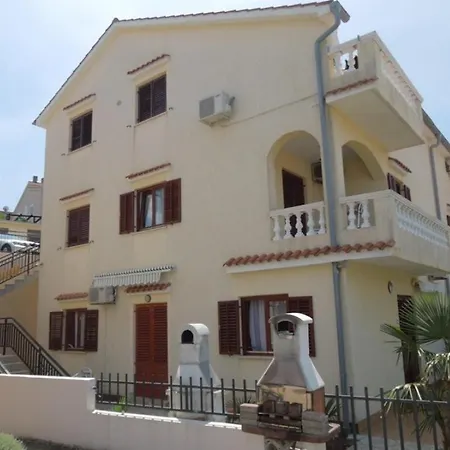 アパート Apartments Njivice *