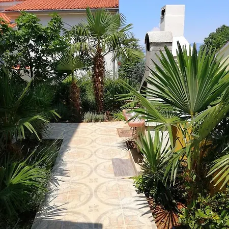 アパート Apartments Njivice