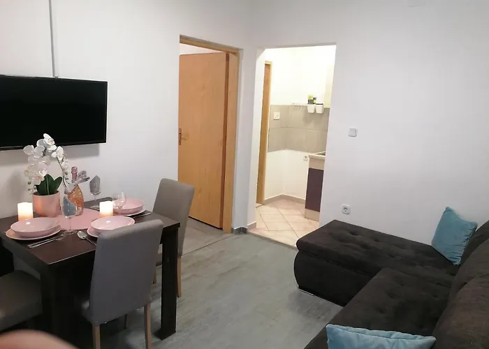 Apartments Njivice 公寓 奈维斯