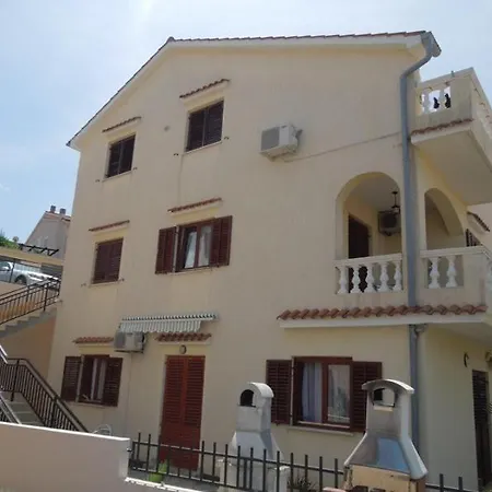 Apartments Njivice アパート