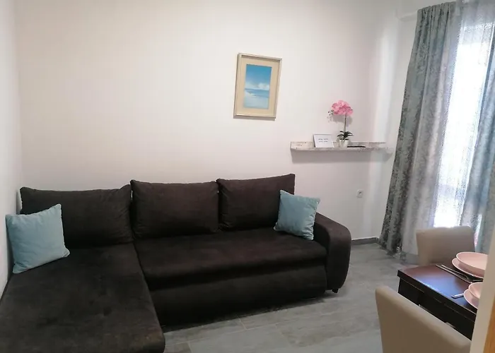 アパート Apartments Njivice ニヴィーチェ